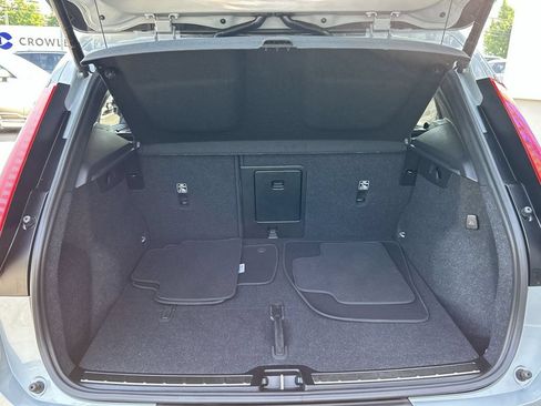 Certified 2025 Volvo XC40 B5 Plus AWD/4WD image 27