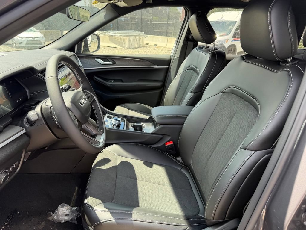 New 2026 Jeep Grand Cherokee Altitude AWD/4WD image 18