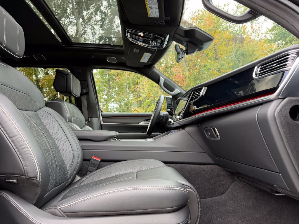 Used 2024 Jeep Grand Wagoneer Series II Obsidian w/ Quick Order Packagew 28T AWD/4WD image 18