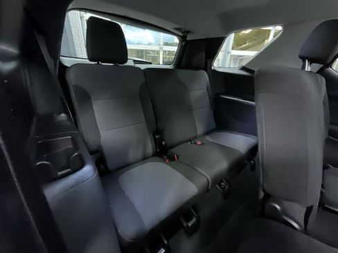 Used 2021 Chevrolet Traverse LS image 25