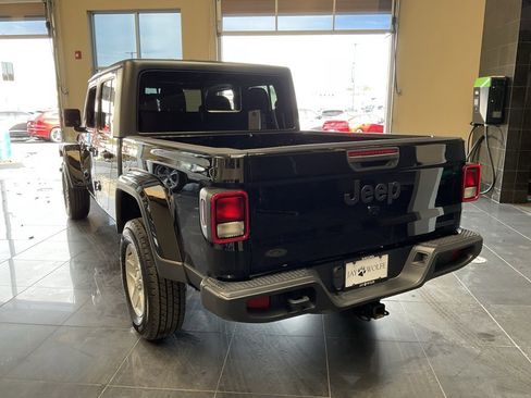 Used 2021 Jeep Gladiator Sport image 6