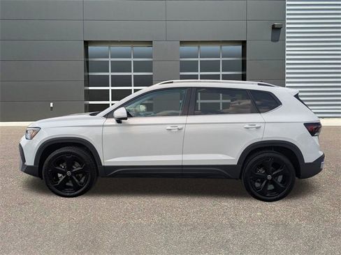 New 2025 Volkswagen Taos SEL image 6