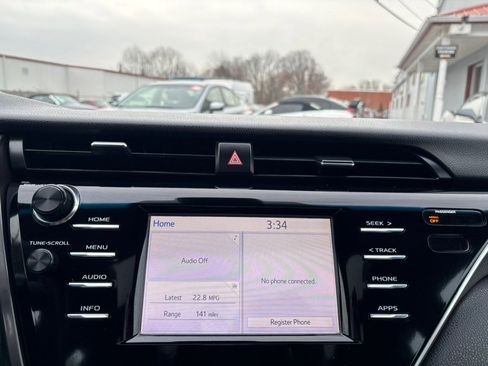 Used 2018 Toyota Camry XSE image 19