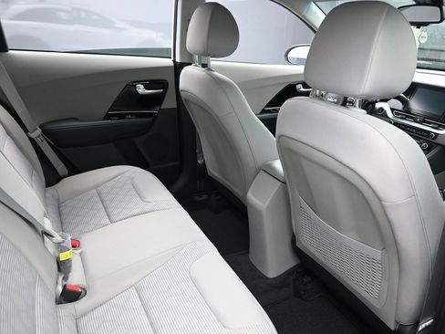 Used 2022 Kia Niro LXS image 32