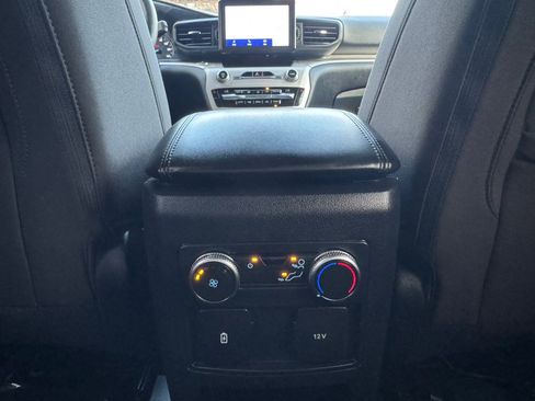 Used 2021 Ford Explorer XLT image 30