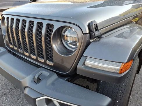 Used 2022 Jeep Gladiator Sport AWD/4WD image 3