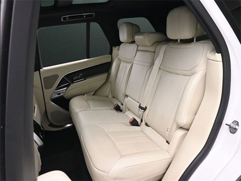 Used 2023 Land Rover Range Rover SE image 16