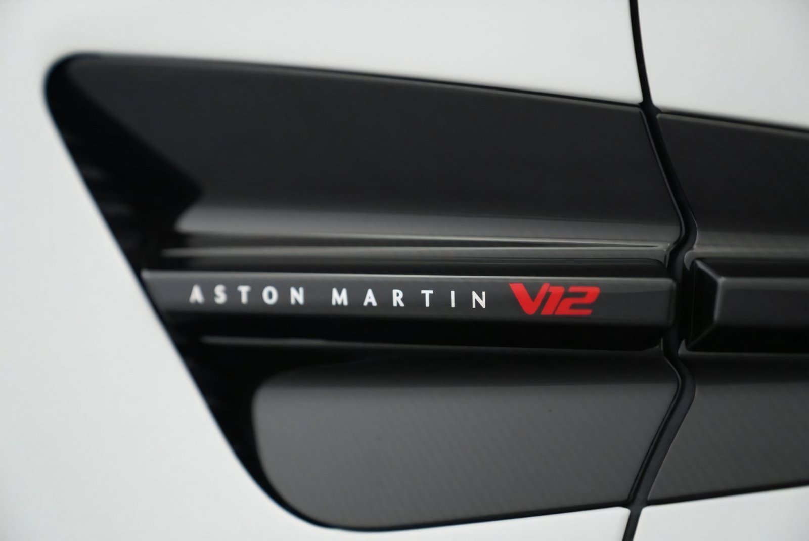New 2026 Aston Martin Vanquish Convertible RWD image 55