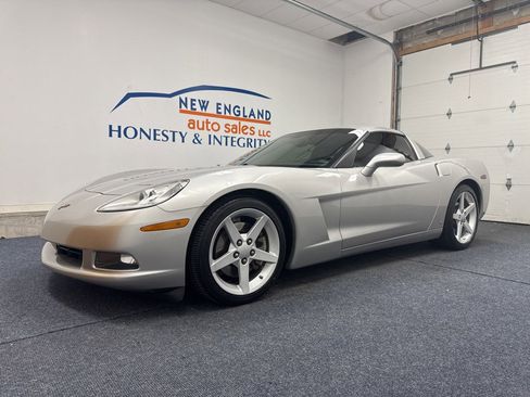 Used 2006 Chevrolet Corvette Coupe w/ Preferred Equipment Group RWD image 1