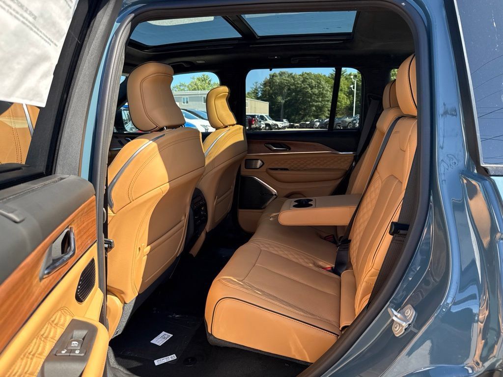 New 2027 Jeep Grand Cherokee Summit AWD/4WD image 23