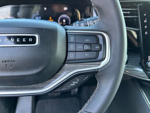 Used 2022 Jeep Wagoneer Series III w/ Premium Group I image 24