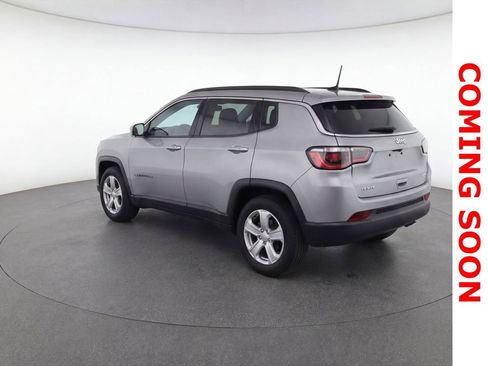 Used 2022 Jeep Compass Latitude image 3