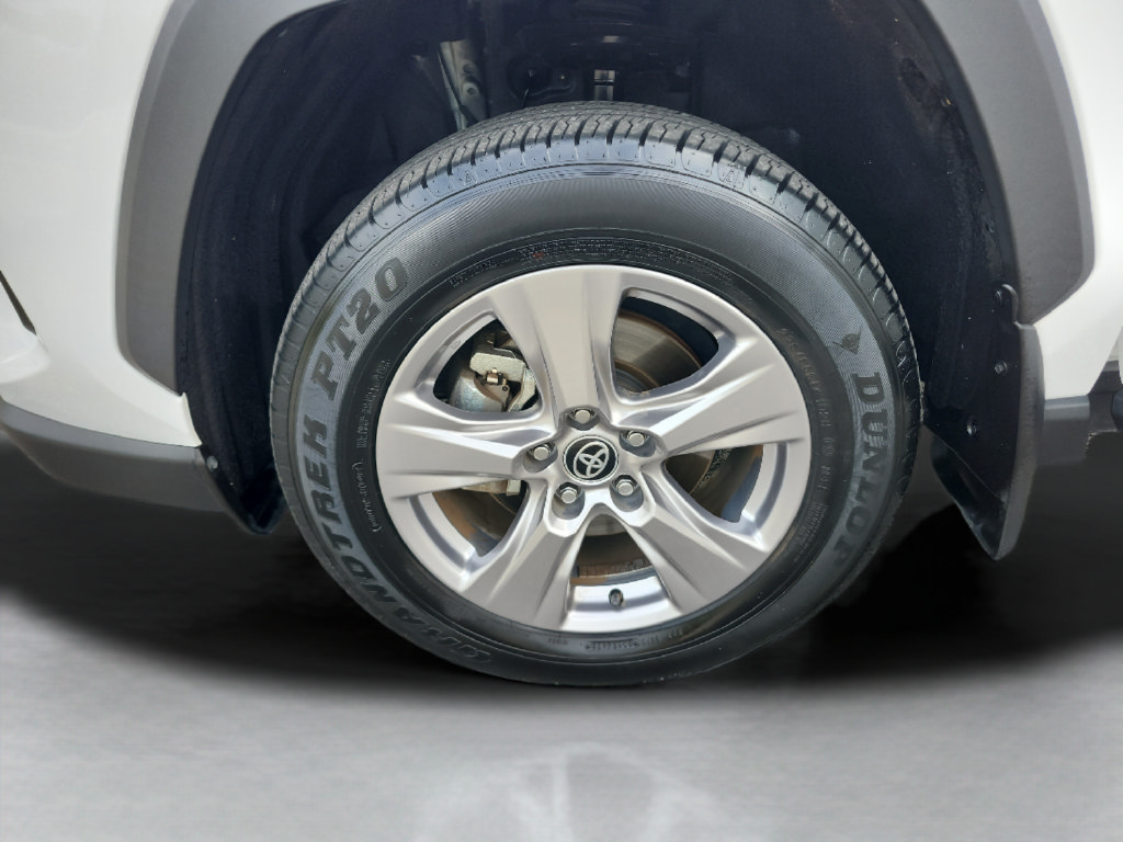 Used 2024 Toyota RAV4 XLE FWD image 35