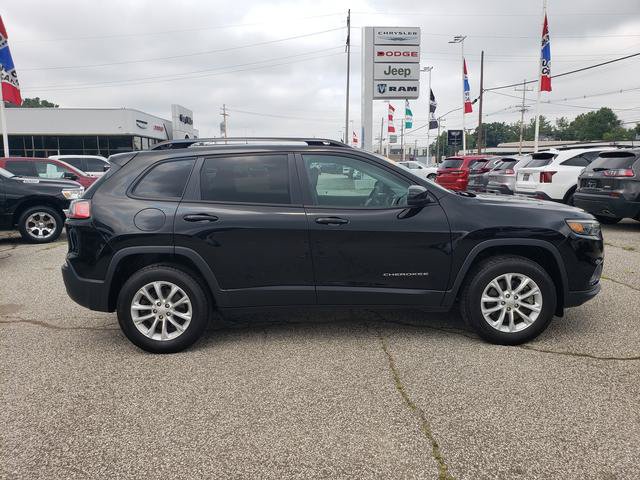 Used 2022 Jeep Cherokee Latitude Lux w/ Sun & Sound Group AWD/4WD image 2