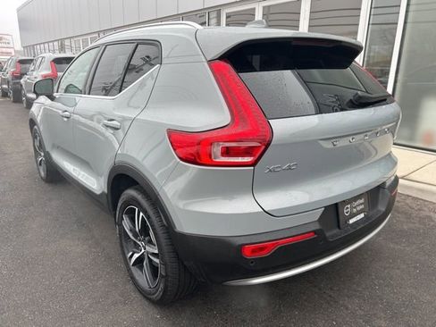 Certified 2025 Volvo XC40 B5 Core image 3