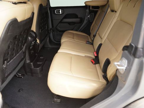 Used 2019 Jeep Wrangler Unlimited Rubicon AWD/4WD image 12
