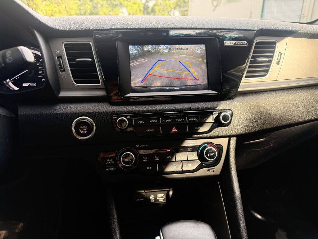 Used 2018 Kia Niro LX FWD image 16