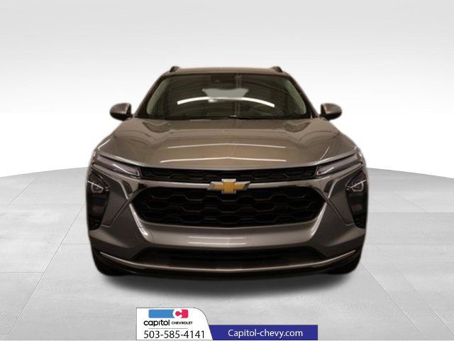 Used 2025 Chevrolet Trax LT FWD image 7