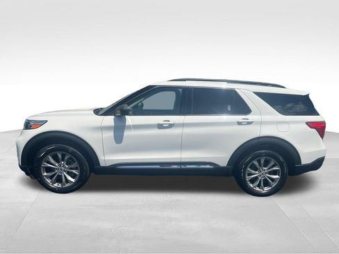 Used 2023 Ford Explorer XLT w/ Equipment Group 202A AWD/4WD image 2