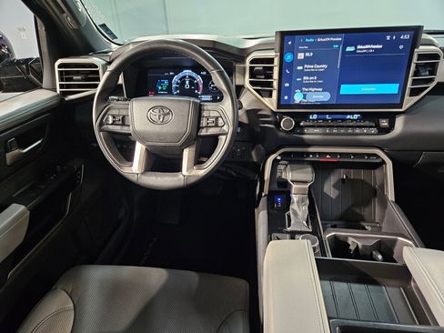 Used 2025 Toyota Tundra Limited AWD/4WD image 9