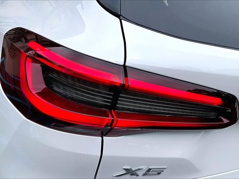 Used 2021 BMW X5 xDrive40i w/ M Sport Package image 29