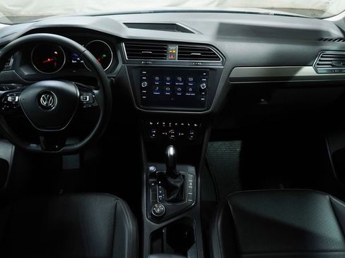 Used 2020 Volkswagen Tiguan SE image 17