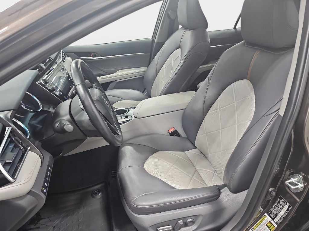 Used 2018 Toyota Camry XLE w/ Driver Assist Package FWD image 17