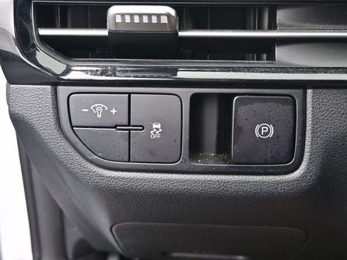 Used 2026 Kia Sportage LX FWD image 33