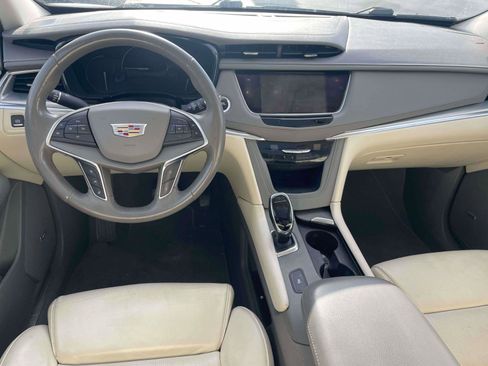 Used 2017 Cadillac XT5 Luxury w/ Driver Awareness Package image 7