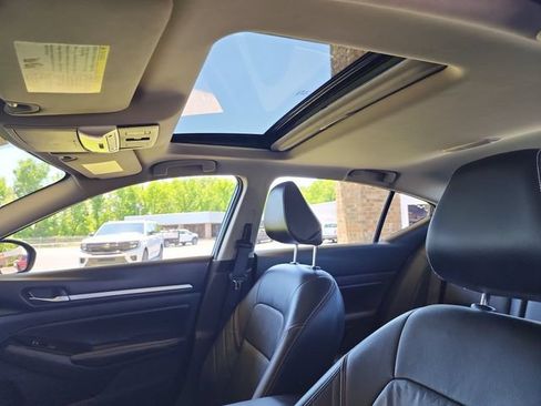 Used 2024 Nissan Altima 2.5 SR w/ SR Premium Package FWD image 13