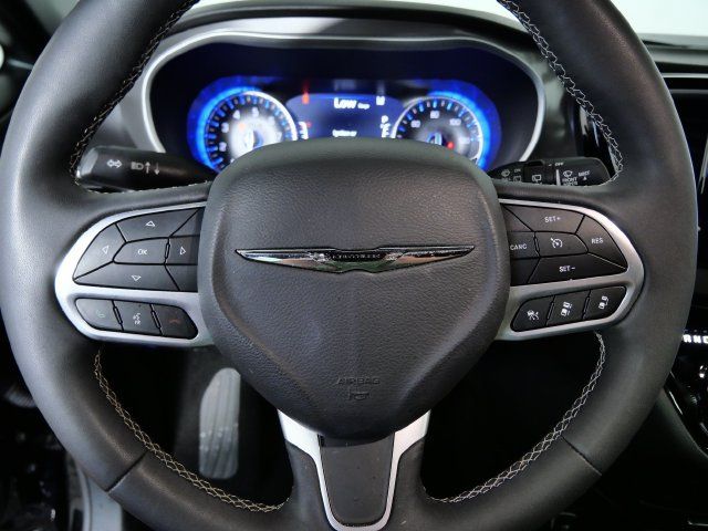 Used 2025 Chrysler Pacifica Select FWD image 24