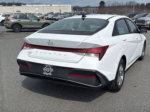 Used 2026 Hyundai Elantra SE FWD image 7