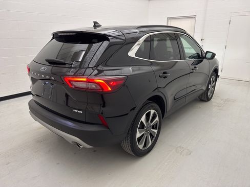 Used 2024 Ford Escape Platinum image 9