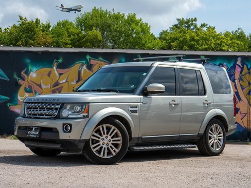 Used 2014 Land Rover LR4 HSE LUX AWD/4WD image 2