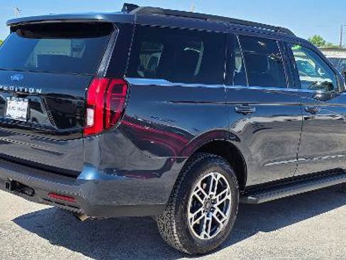 Certified 2025 Ford Expedition Active AWD/4WD image 4