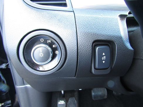 Used 2017 Ford Taurus SEL image 10