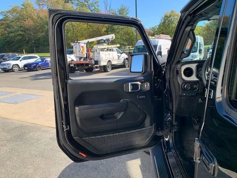 Used 2024 Jeep Wrangler Unlimited w/ Convenience Group image 18