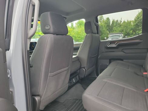 Used 2024 Chevrolet Silverado 1500 LT AWD/4WD image 18