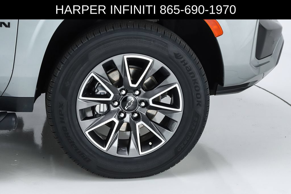 Used 2024 Chevrolet Suburban Z71 w/ Luxury Package AWD/4WD image 15