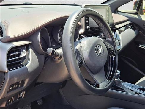 Used 2019 Toyota C-HR Limited FWD image 14