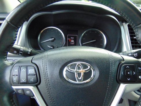 Used 2015 Toyota Highlander Limited AWD/4WD image 21