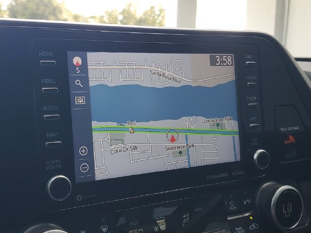 Used 2020 Toyota Highlander XLE FWD image 4