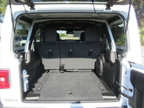 New 2026 Jeep Wrangler Unlimited Rubicon AWD/4WD image 30