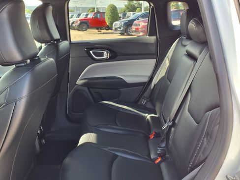 Used 2025 Jeep Compass Limited AWD/4WD image 9