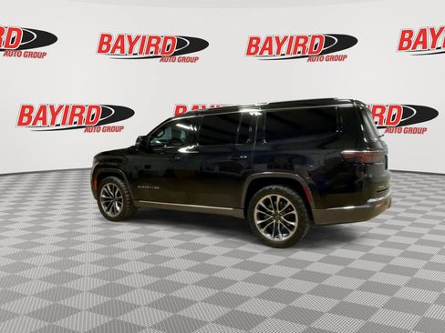 Used 2022 Jeep Wagoneer Series III w/ Premium Group I AWD/4WD image 6