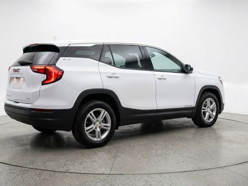 Used 2024 GMC Terrain SLE image 9