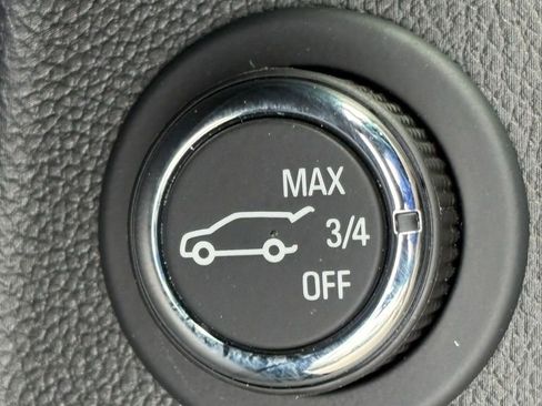 Used 2023 Chevrolet Traverse LT FWD image 34