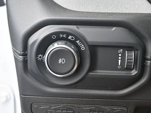 Used 2025 Jeep Wrangler Unlimited Sahara AWD/4WD image 35
