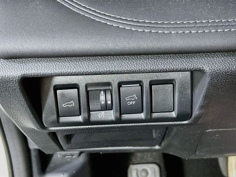 Used 2023 Subaru Outback Limited AWD/4WD image 10