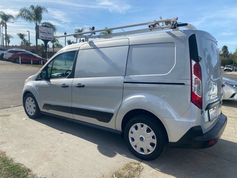 Used 2019 Ford Transit Connect XLT image 4